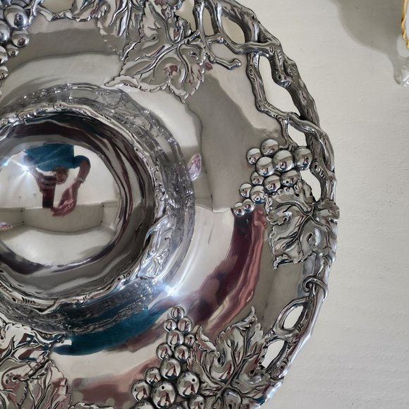 Stunning Silver Arthur Court Grapes And Grape Leaves Chip And Dip Bowl - Picture 8 of 10